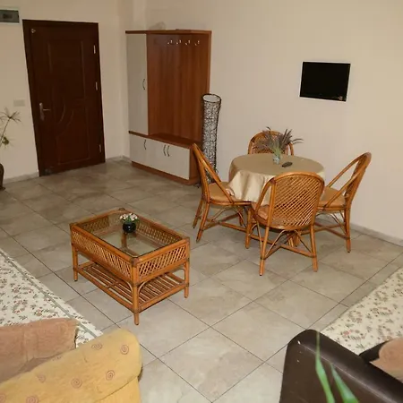 Hotel Livane *